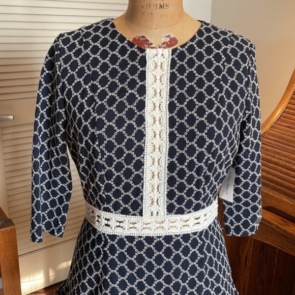 New Alexia Admor navy with lace eyelit pattern dress - Picture 2 of 10